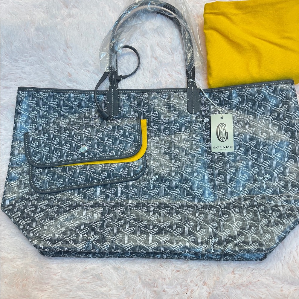 GOYARD

Grey Chevron Print Coated Canvas St. Louis PM Tote Bag